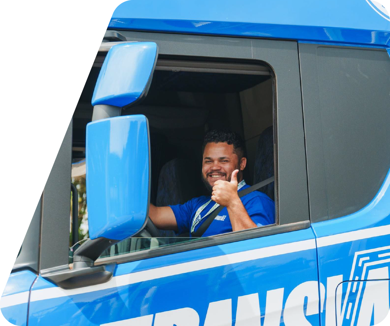 Caminhoneiro dirigindo